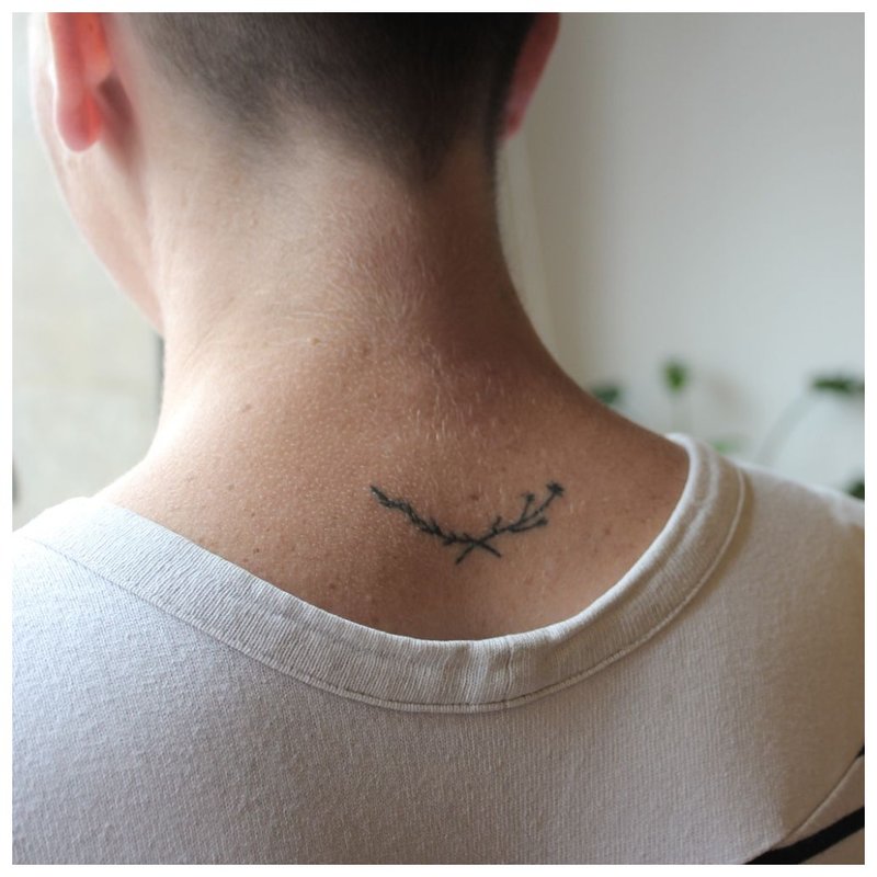 Minimalism Tattoo Sa Ang Leeg