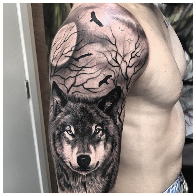 Makatotohanang lobo - tattoo sa balikat