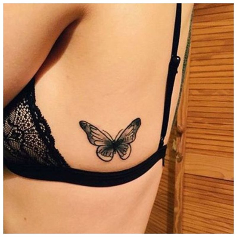 Butterfly tattoo sa katawan ng isang batang babae