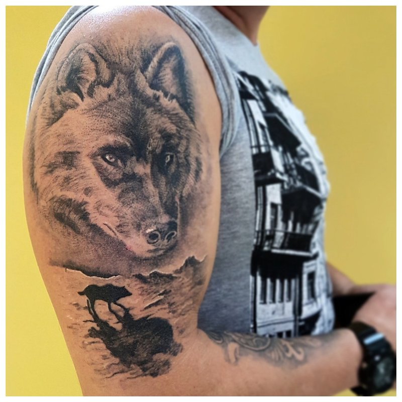 Mukha ng Wolf - tattoo sa balikat