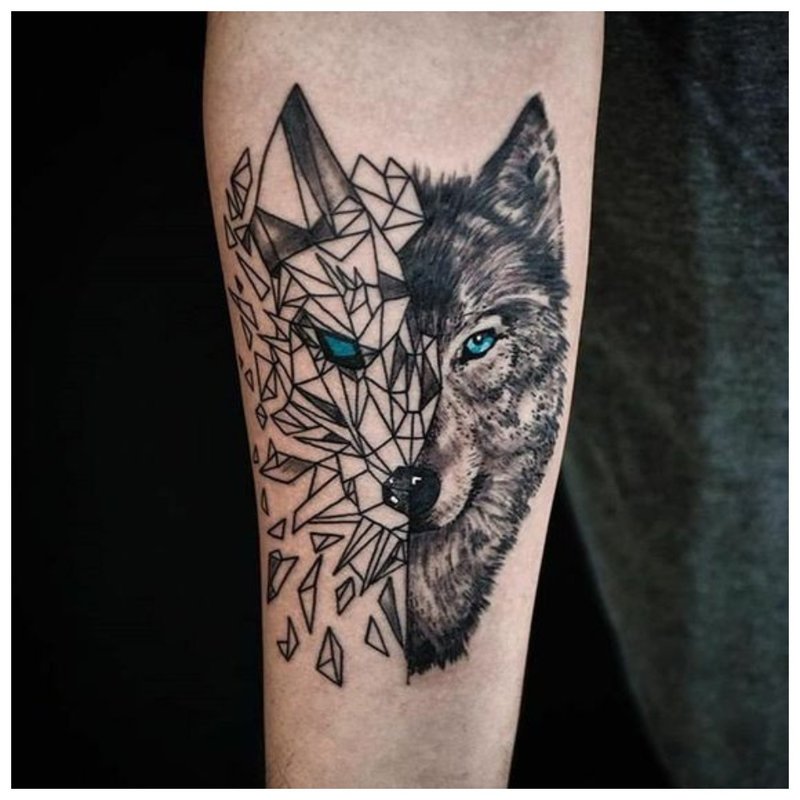 Wolf Tattoo sa halo-halong estilo