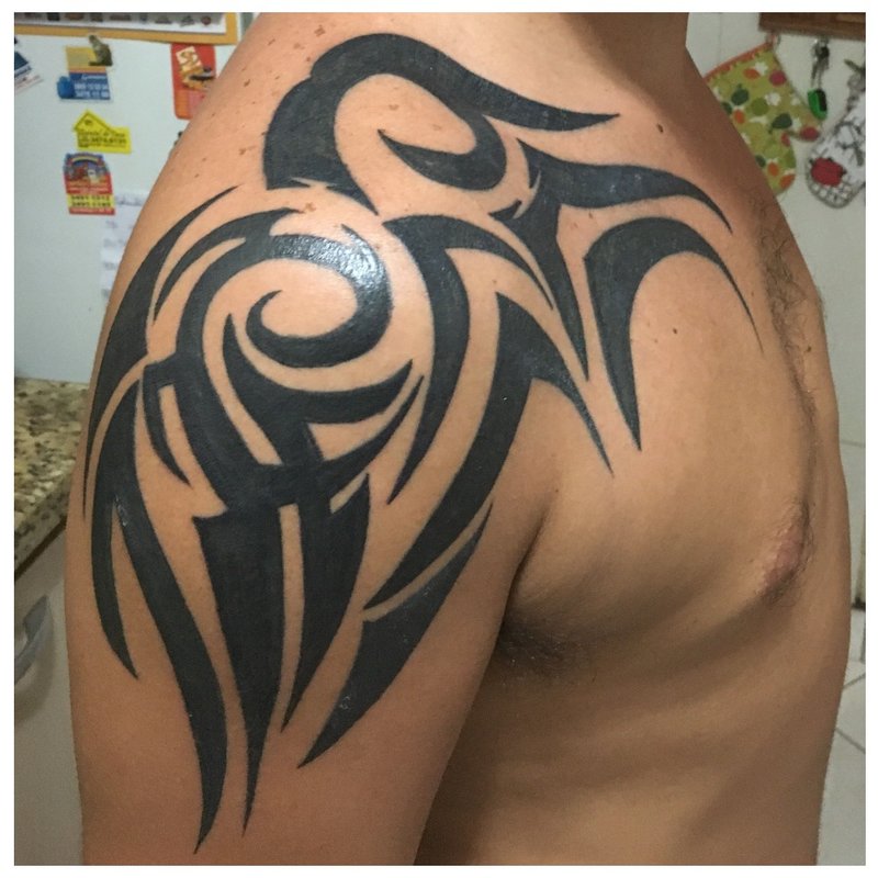 Klasikong tattoo ng tribo