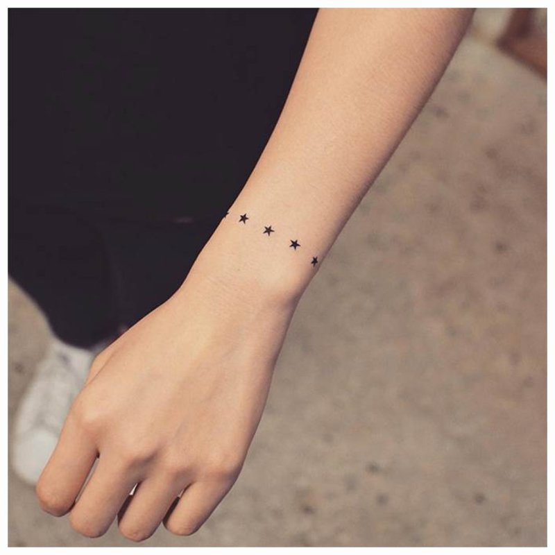 Ang pulseras ng tattoo