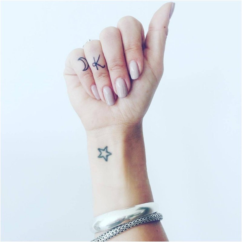 Mini étoiles de tatouage