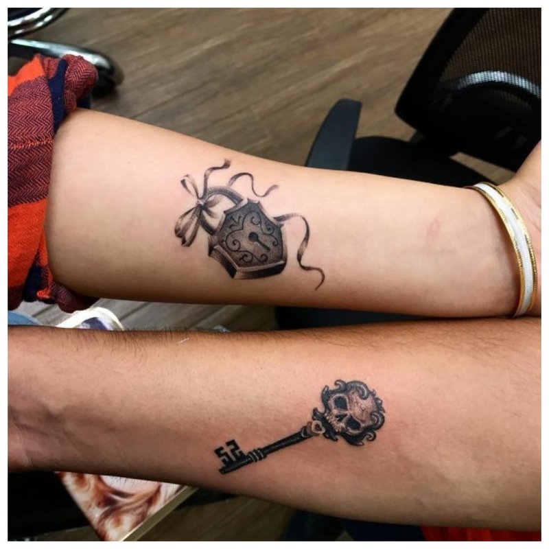 Tatouage symbolique pour un couple