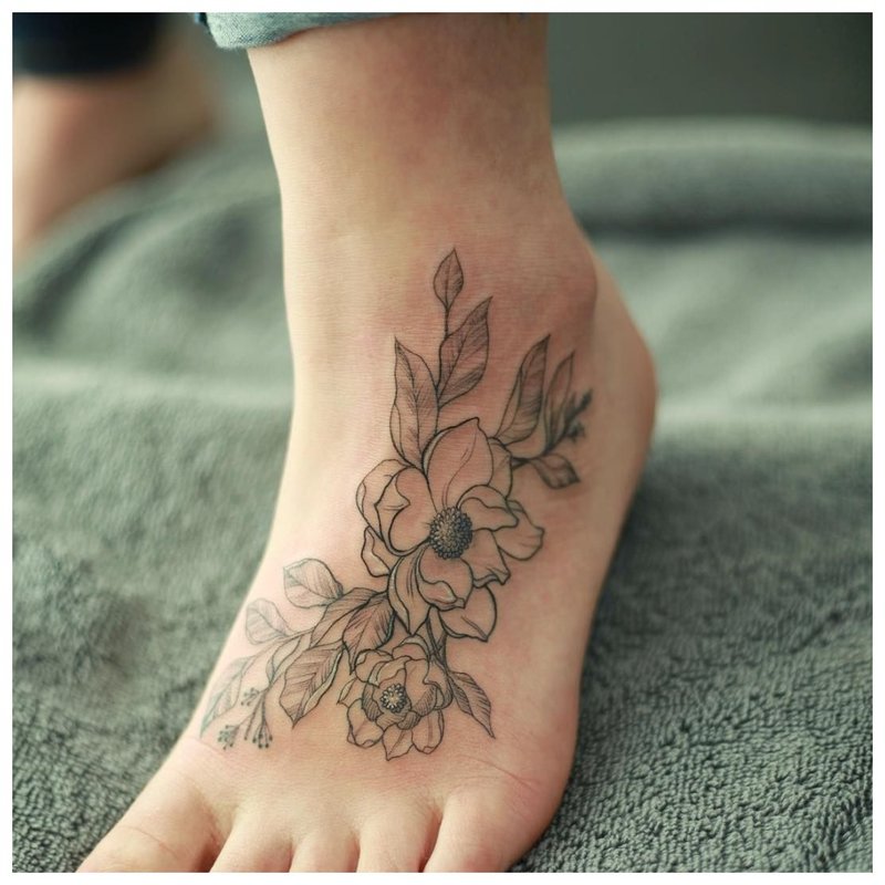 Contour Flower - Tatouage De Pied