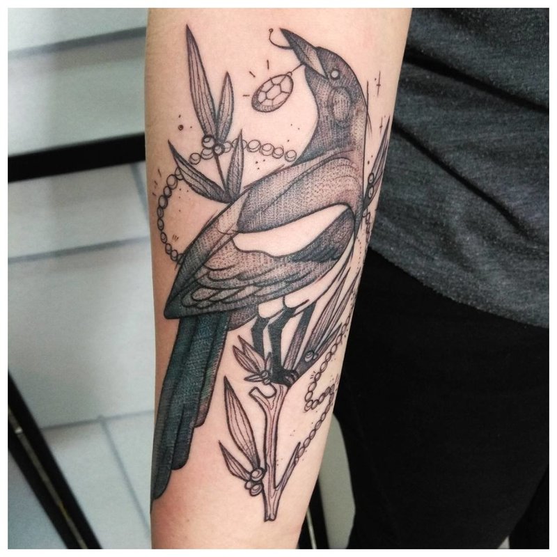 Mga tattoo ng bird forearm sa mga kalalakihan