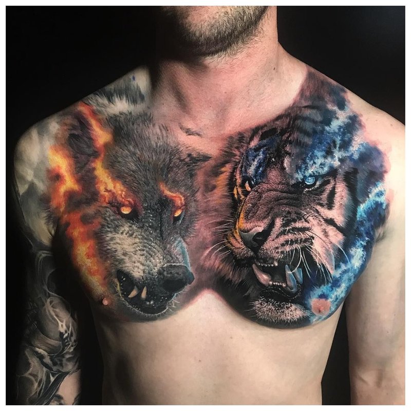 Confrontation animale - tatouage de la poitrine