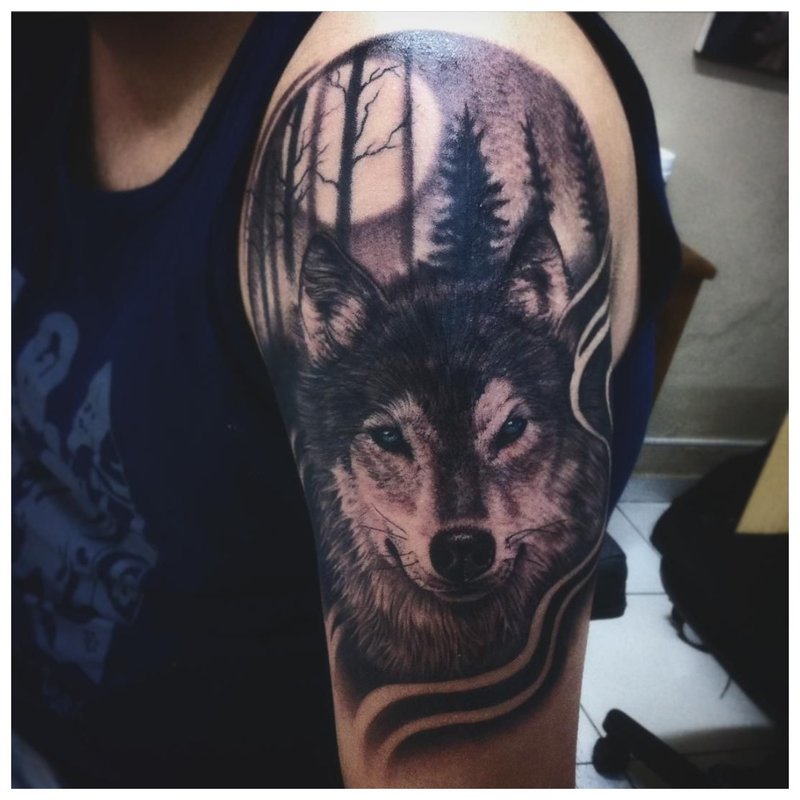 Malubhang Wolf - tattoo ng isang tao