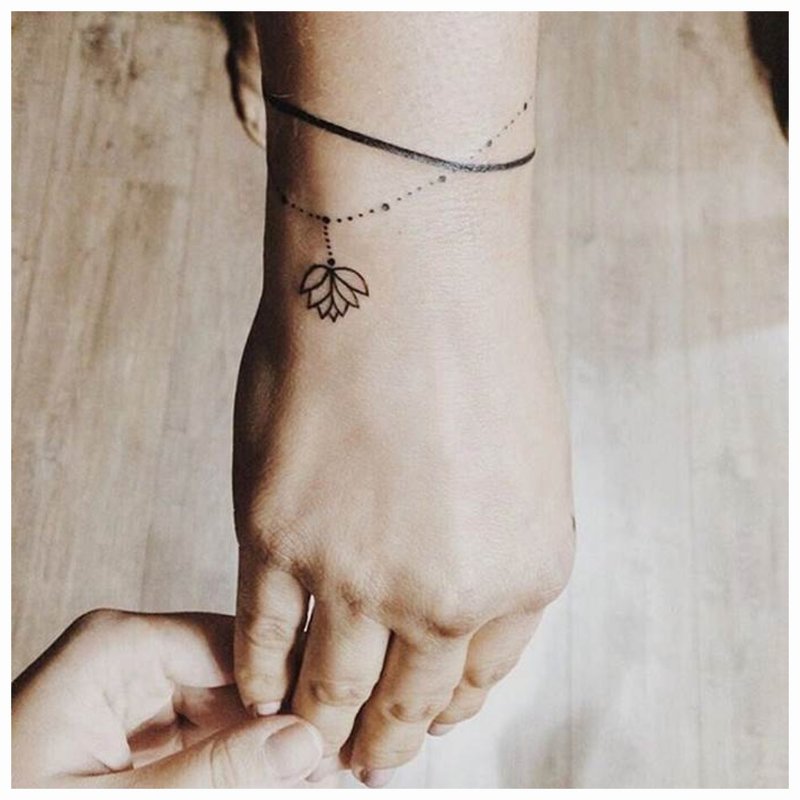 Ang pulseras ng tattoo