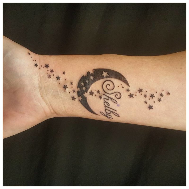 Space tema para sa tattoo