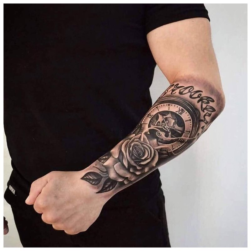 Tatouage pour un homme brutal au bras