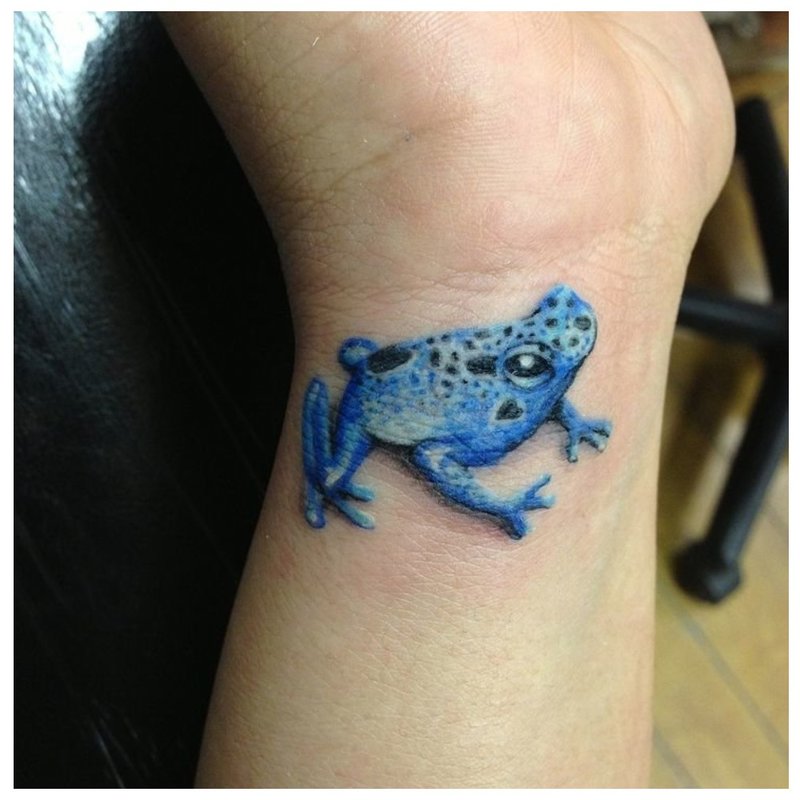 Grenouille 3D - tatouage au poignet