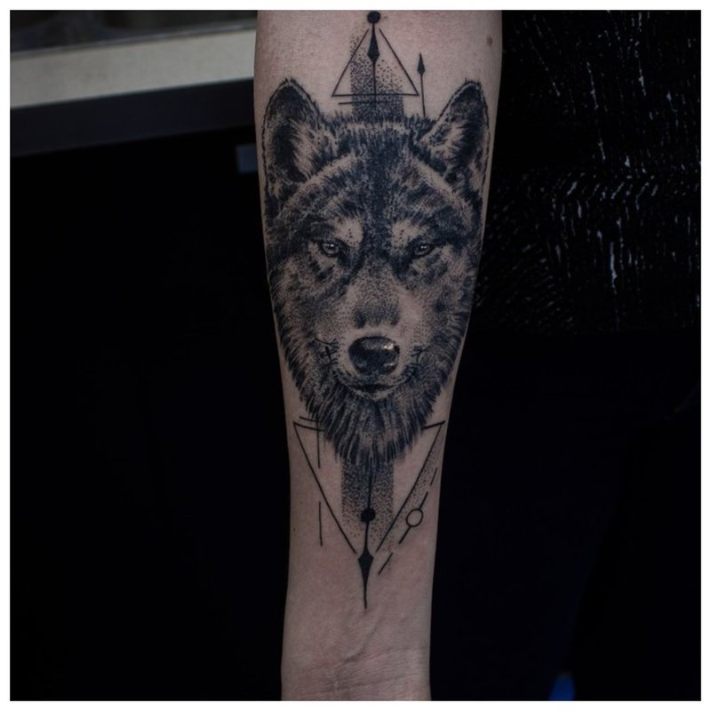 Malubhang Wolf Muzzle - Arm Tattoo