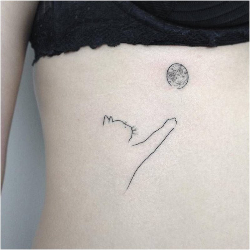 Tatouage de chat minimalisme