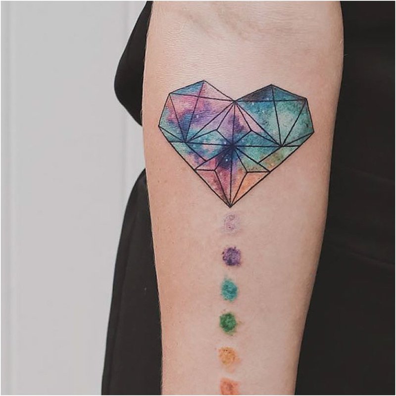 Tatouage de coeur à l'aquarelle