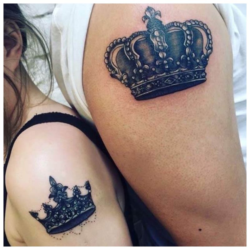 Couronne tatouée pour couple