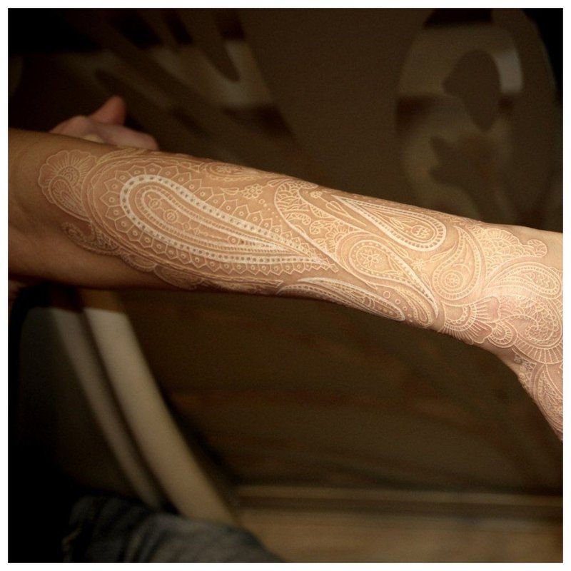 Tatouage de mehendi blanc