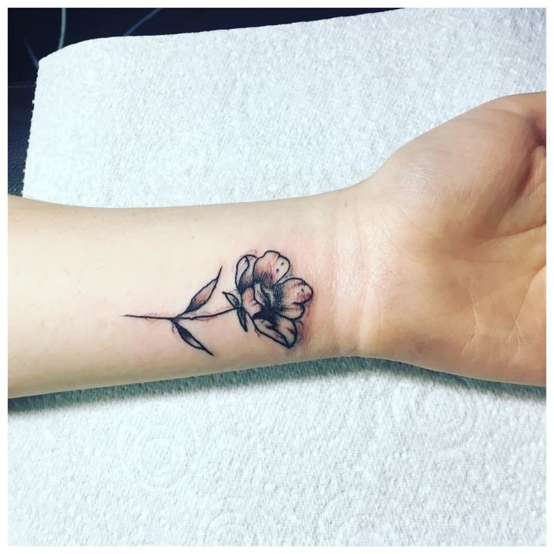 Floral na pulso tattoo