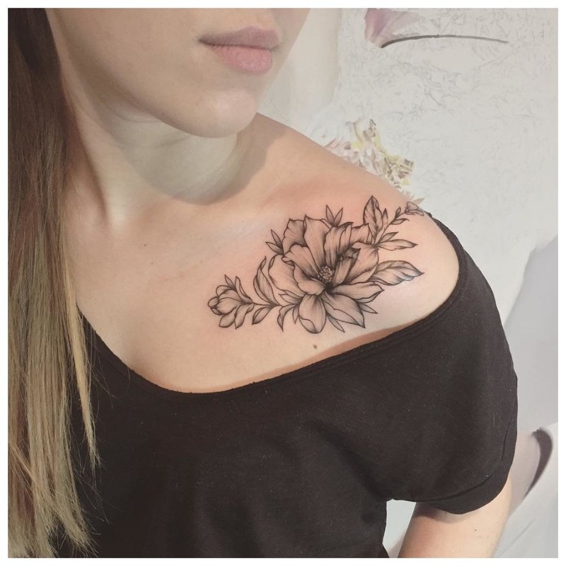 Tatouage de la clavicule