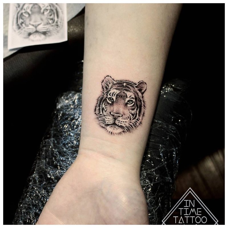 Tatouage animal au poignet