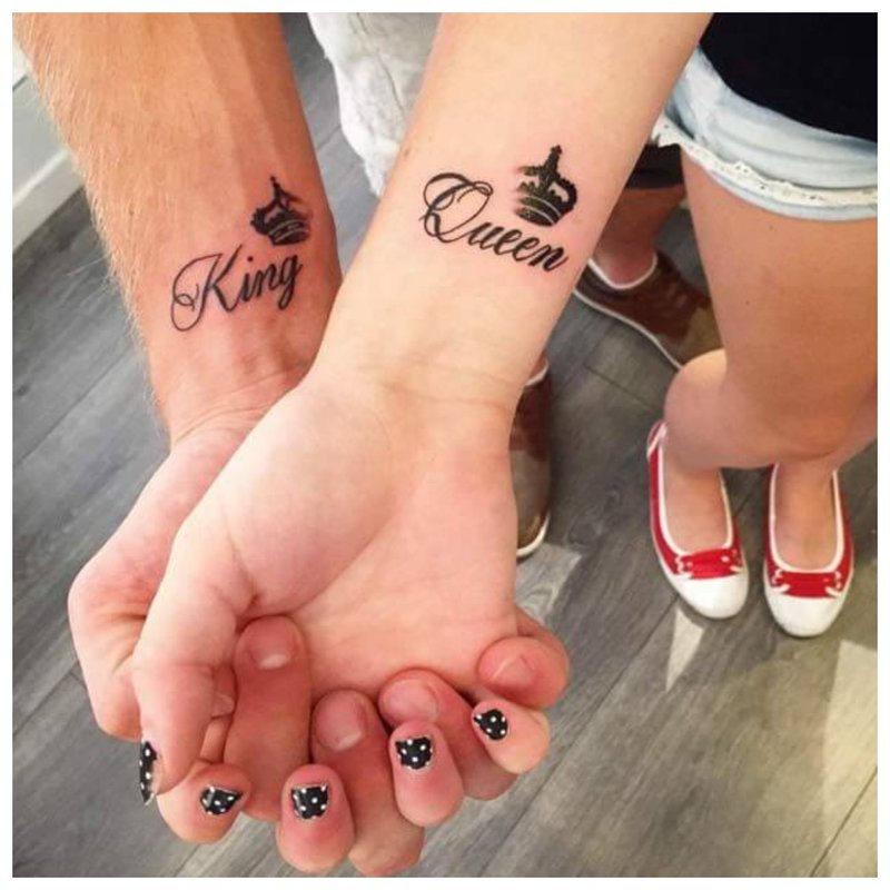 Le tatouage d'inscription pour les amoureux