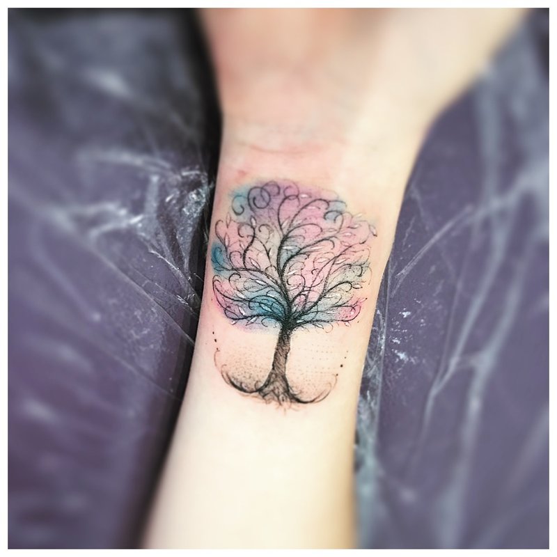 Arbre original - tatouage au poignet