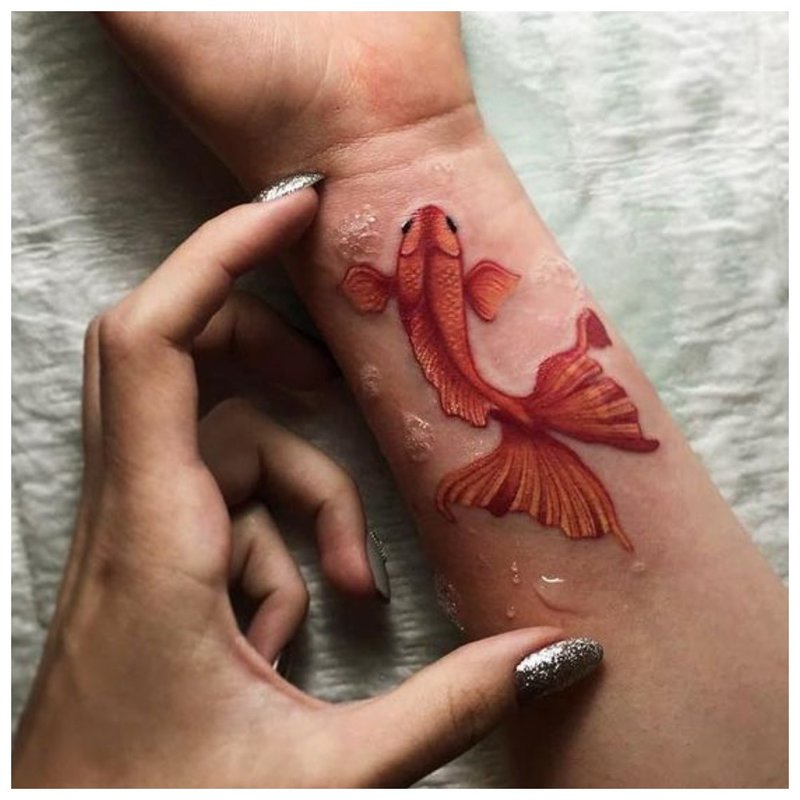 Isda - tattoo sa pulso