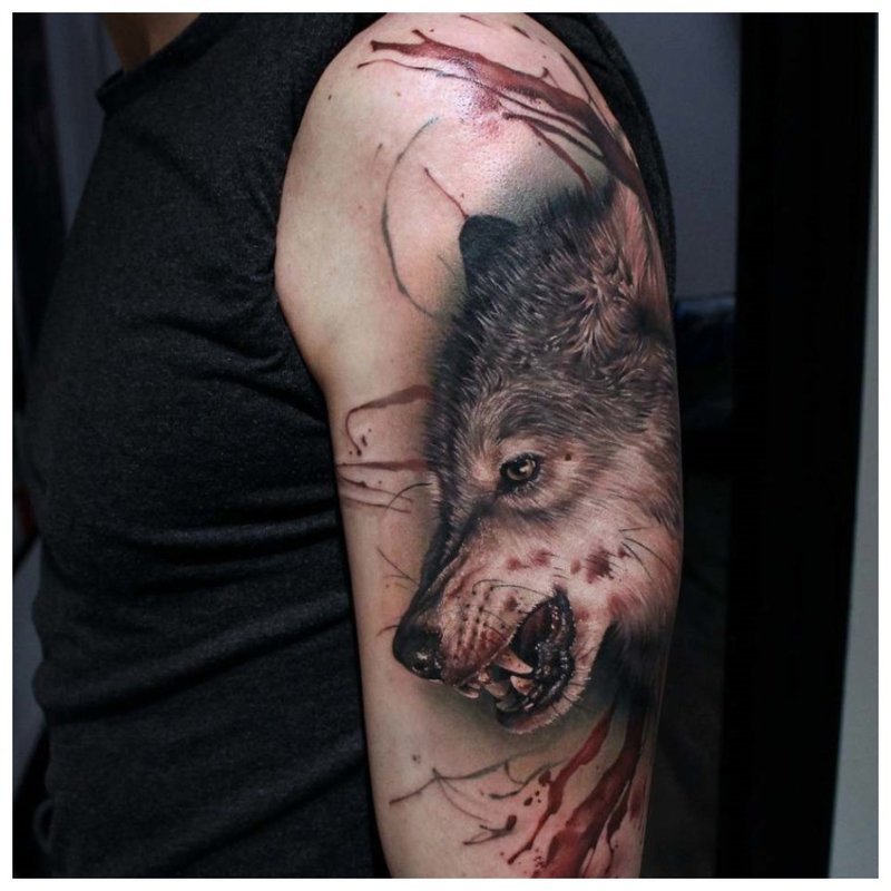 Loup ensanglanté - Tatouage à l'épaule