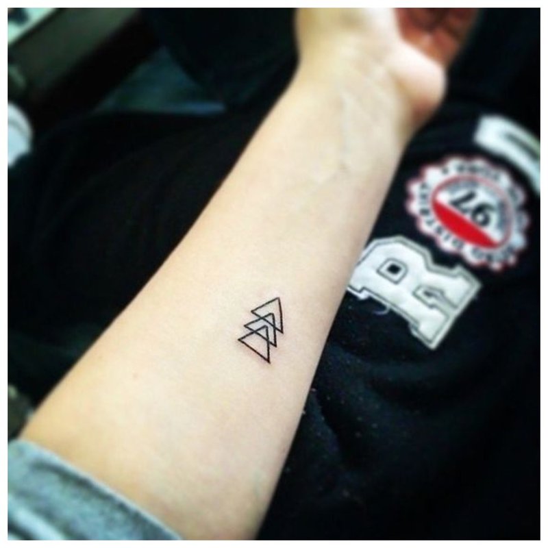 Geometric na Tema para sa Tattoo