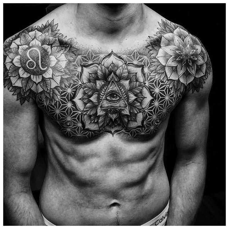 Tatouage de style Dotovik sur un homme sur un sternum