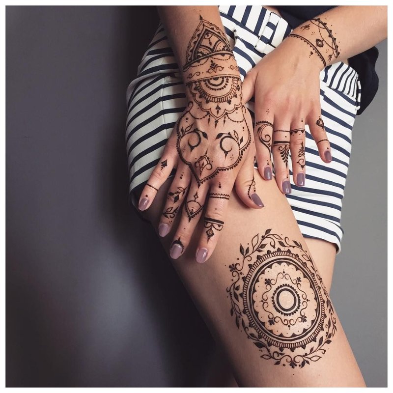 Mehendi tattoo sa mga braso at balakang