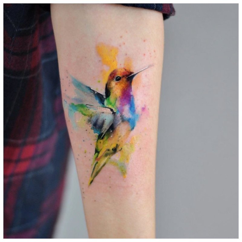 Hummingbird tattoo ng watercolor